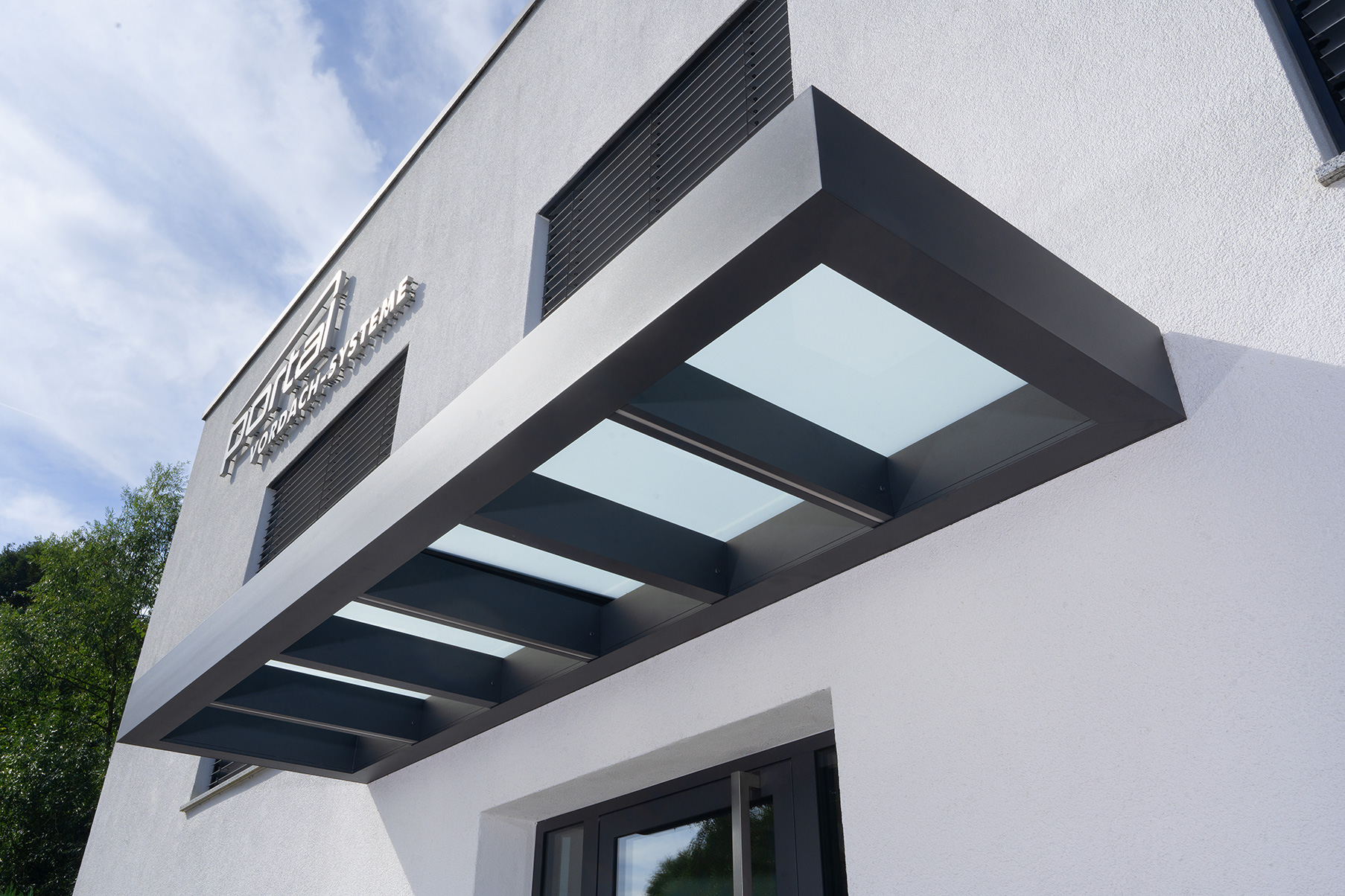 Vordächer mit Blendrahme und VSG – Platin auf Tragwerk VSG-Eindeckung Vordächer mit Blendrahme und VSG - Platin auf Tragwerk VSG-Eindeckung